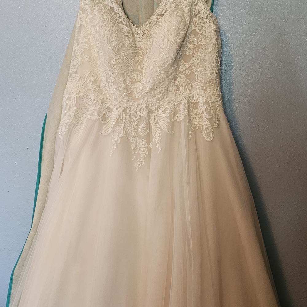 Wedding gown
